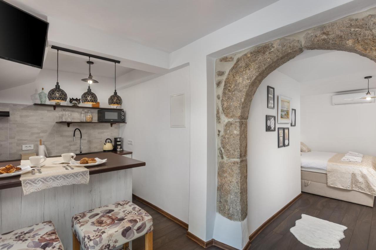 Apartments Mikulin Family Punat Exterior photo