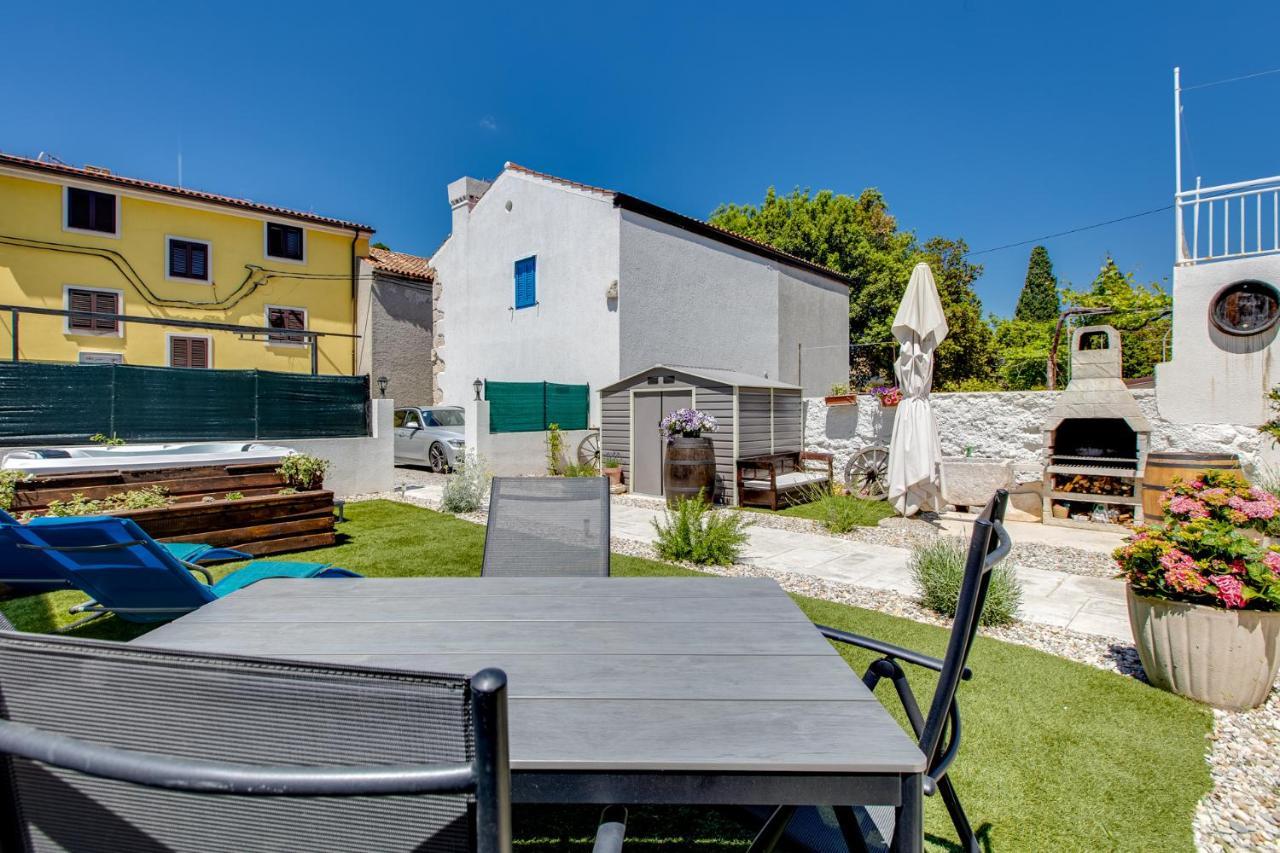 Apartments Mikulin Family Punat Exterior photo