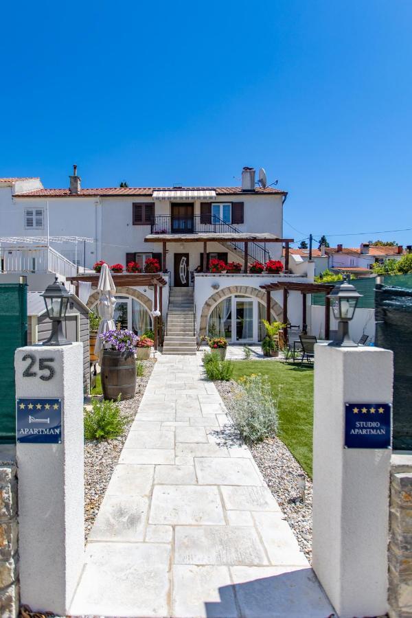 Apartments Mikulin Family Punat Exterior photo
